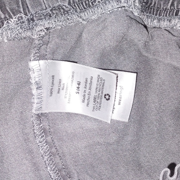 Misses Paper bag elastic waist shorts with tie - Picture 3 of 5